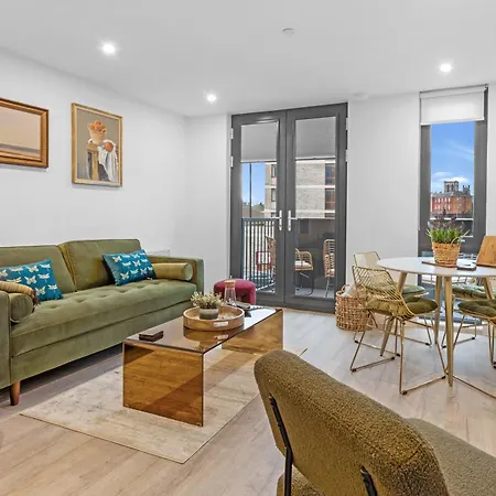 21 Two Bedroom- With Secure Parking And Free Onsite Gym * 요크