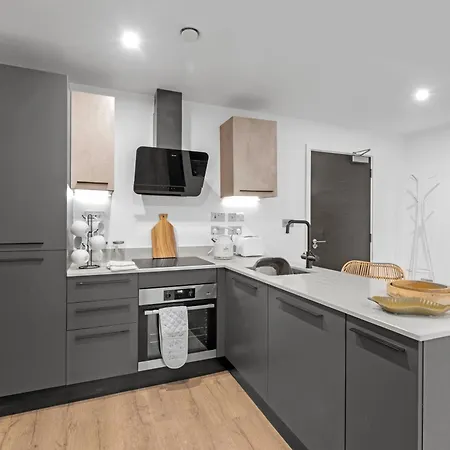 21 Two Bedroom- With Secure Parking And Free Onsite Gym * 요크