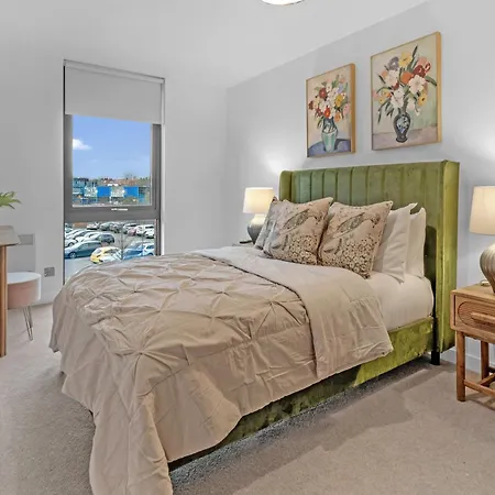 21 Two Bedroom- With Secure Parking And Free Onsite Gym * 요크