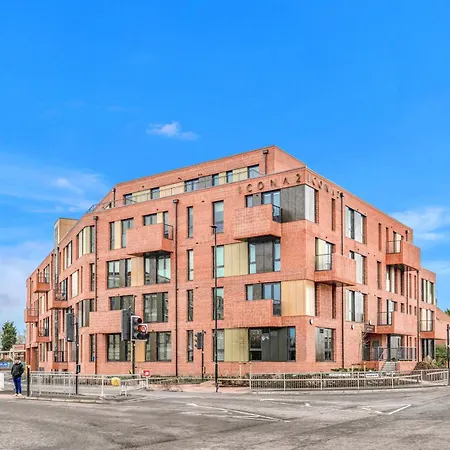 21 Two Bedroom- With Secure Parking And Free Onsite Gym * 요크