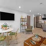 21 Two Bedroom- With Secure Parking And Free Onsite Gym York