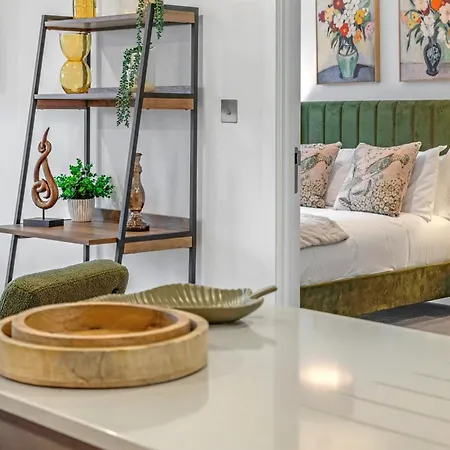 21 Two Bedroom- With Secure Parking And Free Onsite Gym