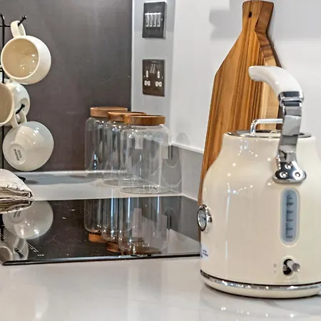 21 Two Bedroom- With Secure Parking And Free Onsite Gym * York