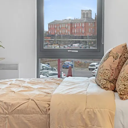 21 Two Bedroom- With Secure Parking And Free Onsite Gym Apartment York