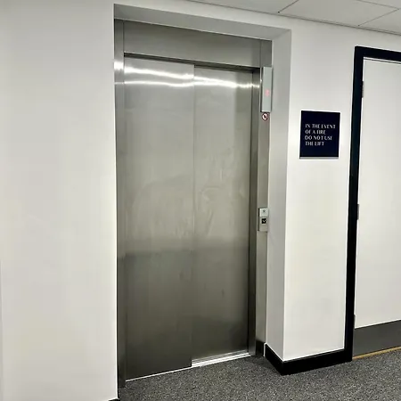 21 Two Bedroom- With Secure Parking And Free Onsite Gym Appartement *