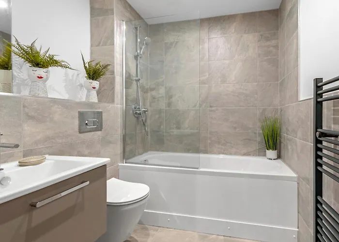 21 Two Bedroom- With Secure Parking And Free Onsite Gym Apartamento *