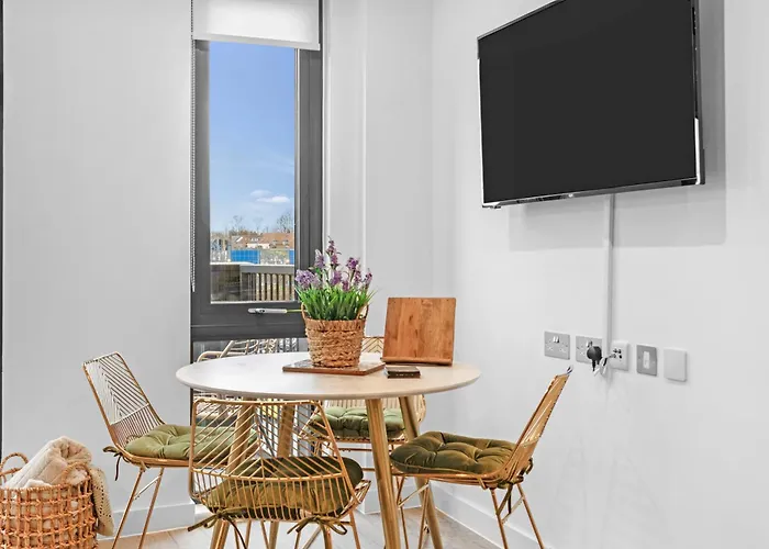 21 Two Bedroom- With Secure Parking And Free Onsite Gym York