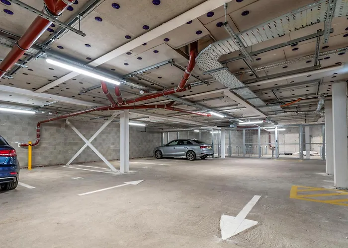 21 Two Bedroom- With Secure Parking And Free Onsite Gym York