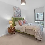 21 Two Bedroom- With Secure Parking And Free Onsite Gym * York