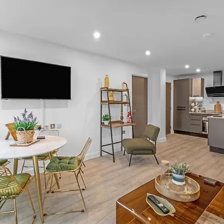 21 Two Bedroom- With Secure Parking And Free Onsite Gym 约克