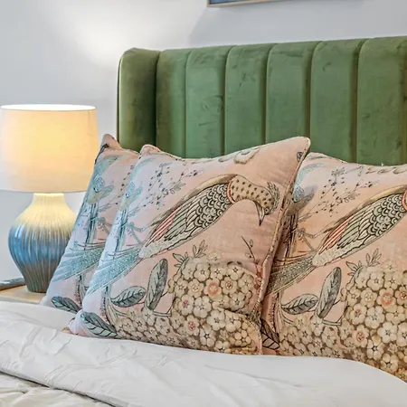 21 Two Bedroom- With Secure Parking And Free Onsite Gym